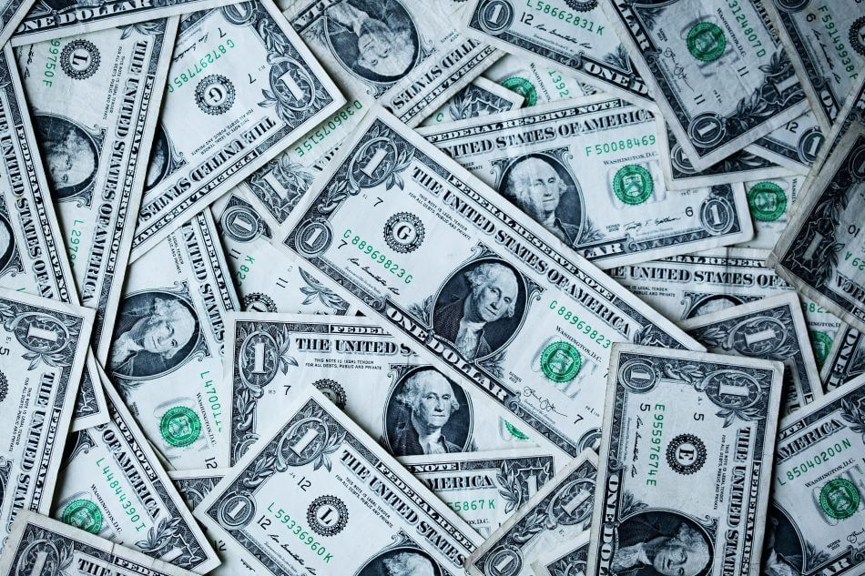 foto gambar uang kertas dolar bertebaran, kaya, rich, money
